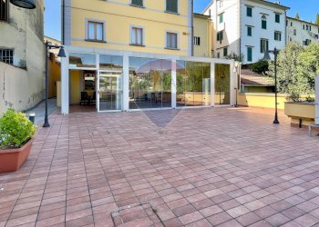 esterno - Locale Commerciale piazza Berni
 
13, Lamporecchio - foto 22