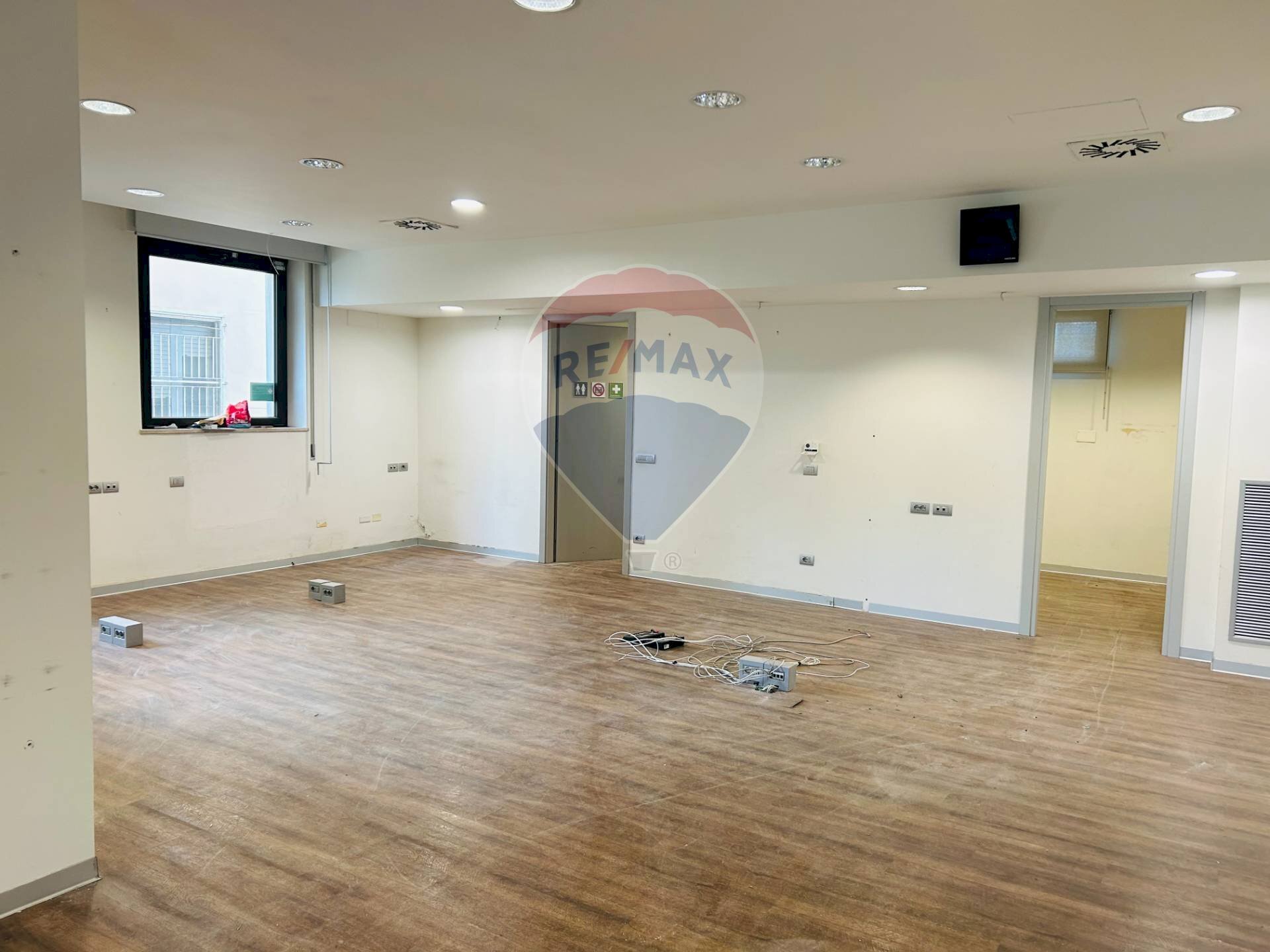 Stanza vuota - Shop Via Los Angeles
 
37, Assisi - photo 3