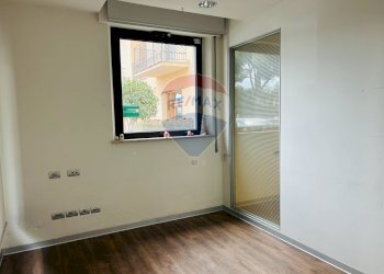 Stanza vuota - Shop Via Los Angeles
 
37, Assisi - photo 2