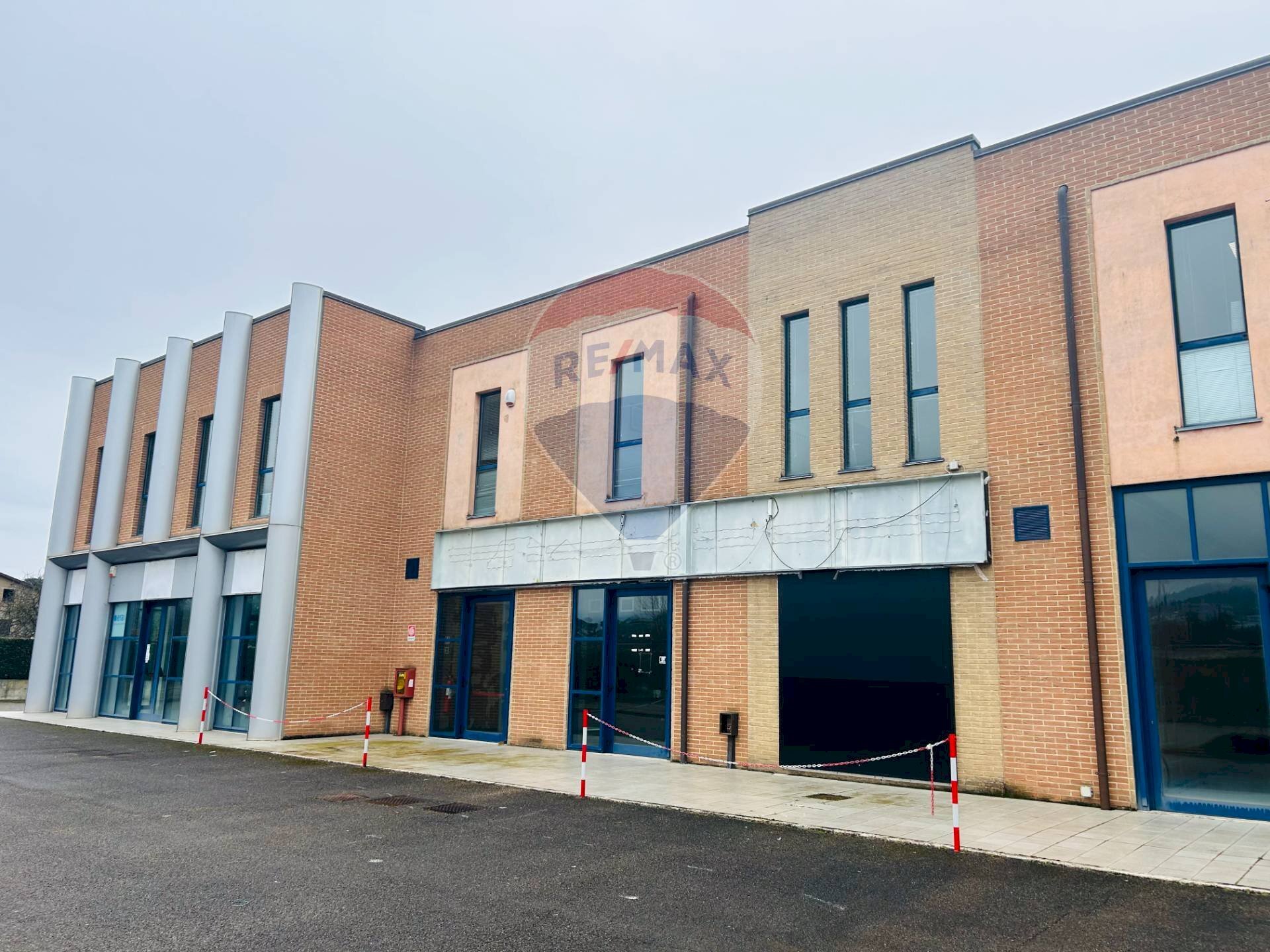 Edificio all\'aperto - Locale Commerciale Via Dei Gelsi
 
2, Magione - foto 2