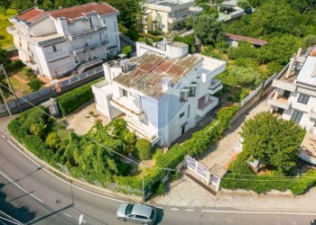 Edificio all\'aperto - Villa Viale degli Aranci, Sant'Egidio del Monte Albino - foto 3