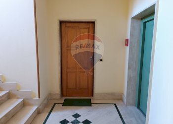 Hall / corridoio - Apartment VIA TOMMASO CAUCIELLO
 
24, Pagani - photo 9