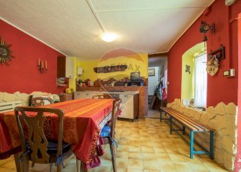 Sala da pranzo - Casa semi indipendente via ronchi inferiore
 
20, Cuorgnè - foto 4