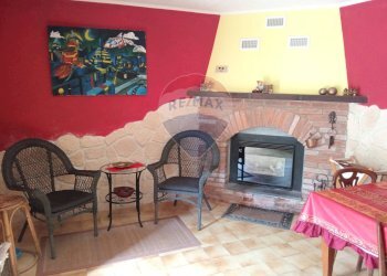 Sala da pranzo - Casa semi indipendente via ronchi inferiore
 
20, Cuorgnè - foto 3