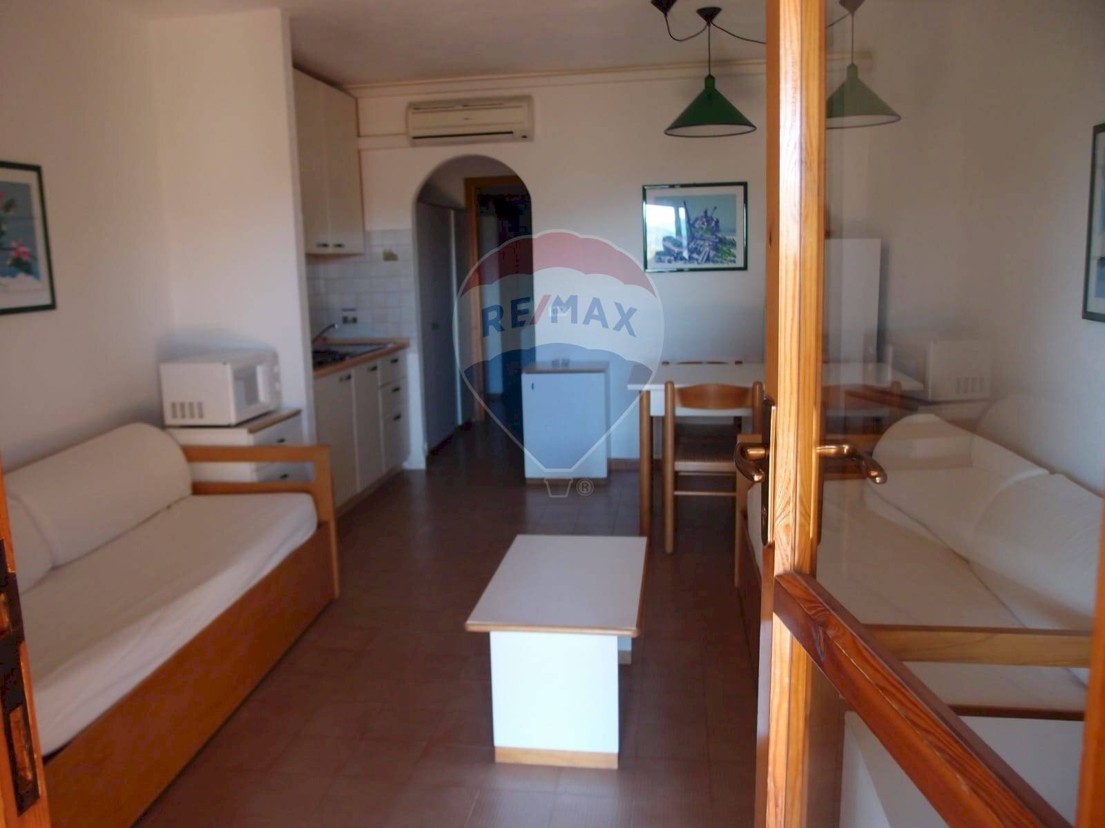 Sala da pranzo - Bilocale Località Golfira, Olbia - foto 3