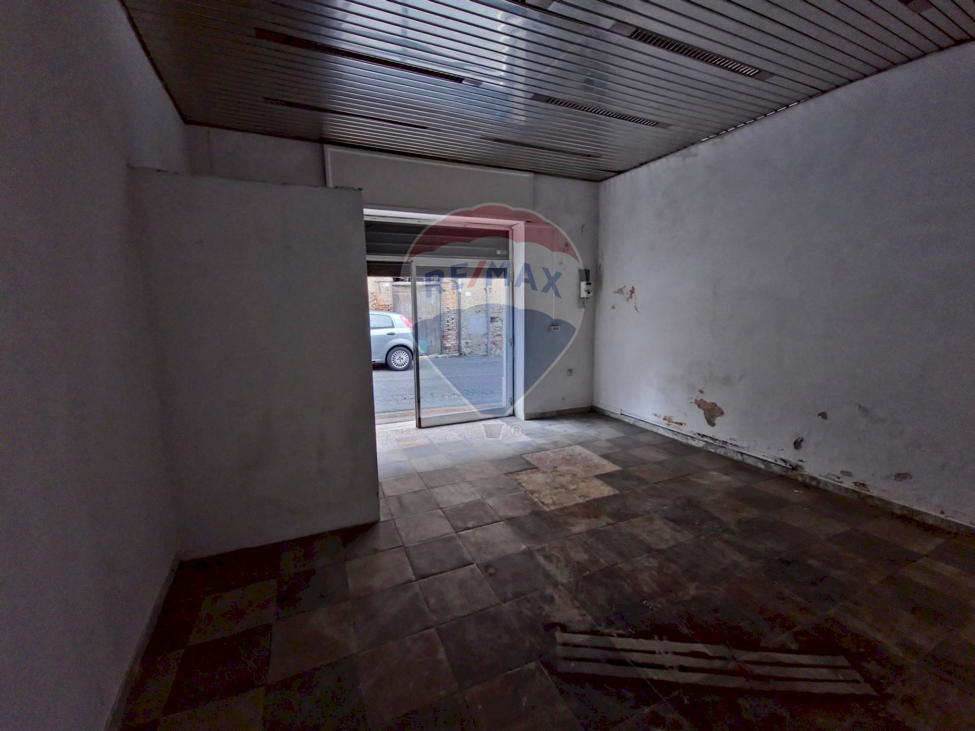 Stanza vuota - Locale Commerciale via Duca Degli Abruzzi
 
54, San Marco Argentano - foto 1