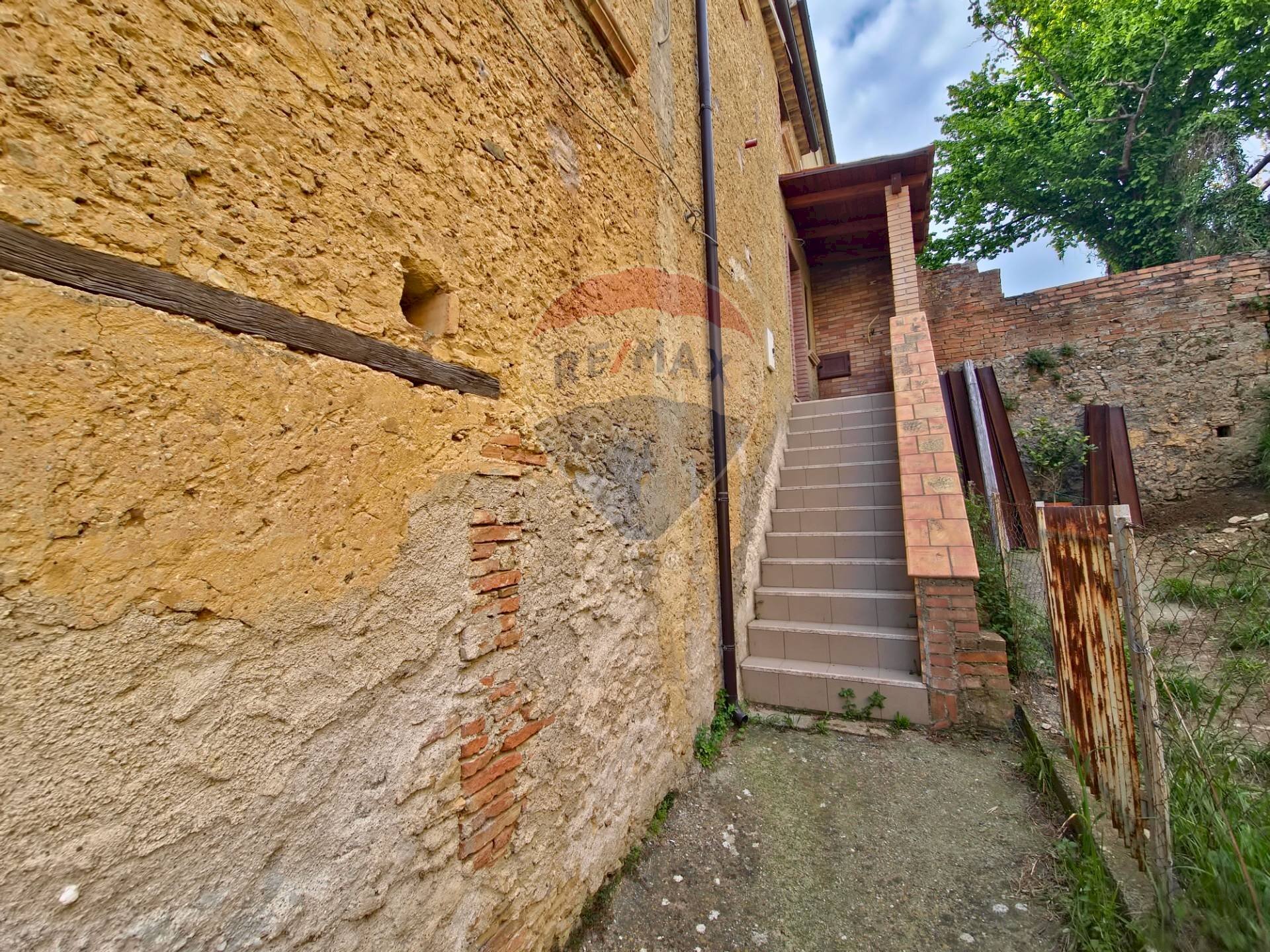 Scale - Casa semi indipendente Via Vittorio Emanuele III
 
53, San Marco Argentano - foto 1