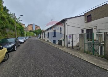 Edificio all\'aperto - Trilocale Via Duca Degli Abbruzzi
 
63, San Marco Argentano - foto 6