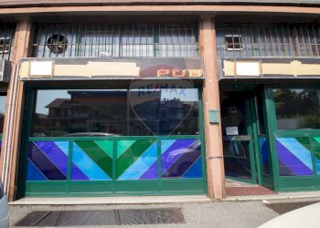 Edificio all\'aperto - Locale Commerciale Via Macallè
 
20, Seregno - foto 1