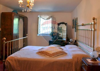 1° CAMERA MATRIMONIALE PIANO TERRA - Casa indipendente strada statale porrettana
 
226 - 227, Alto Reno Terme - foto 13