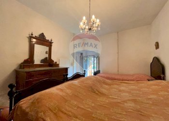 CAMERA MATRIMONIALE CON BALCONE - Casa indipendente strada statale porrettana
 
226 - 227, Alto Reno Terme - foto 30