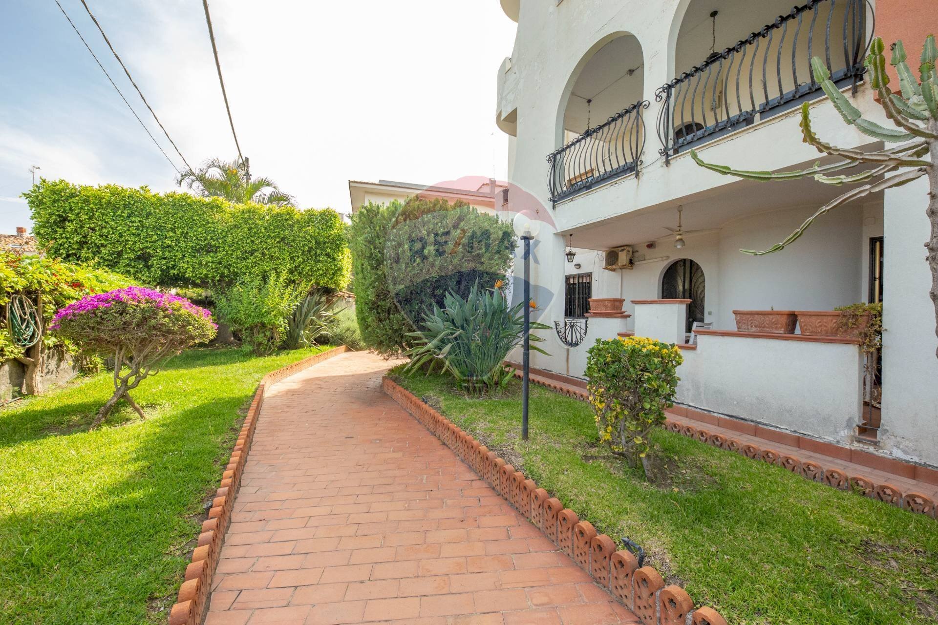 Giardino - Quadrilocale via livorno
 
103, Aci Castello - foto 1