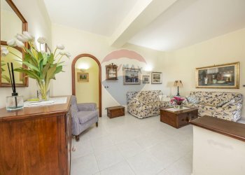 Soggiorno - Quadrilocale via livorno
 
103, Aci Castello - foto 3