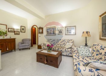 Soggiorno - Quadrilocale via livorno
 
103, Aci Castello - foto 4