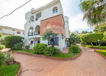 Casa all\'aperto - Quadrilocale via livorno
 
103, Aci Castello - foto 22