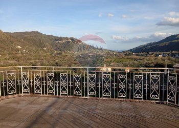 Vista delle montagne - Apartment via oberdan, Francavilla di Sicilia - photo 1