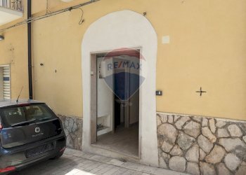 Edificio all\'aperto - Ufficio Via Stella
7, Manfredonia - foto 2