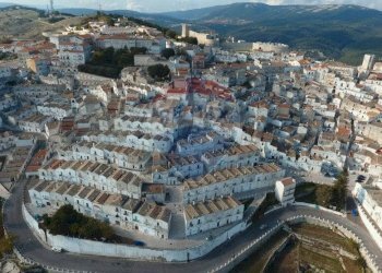 Vista delle montagne - Commercial Premises Via Reale Basilica
 
13, Monte Sant'Angelo - photo 2