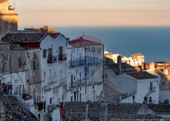 Casa all\'aperto - Commercial Premises Via Reale Basilica
 
13, Monte Sant'Angelo - photo 5