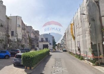 Edificio all\'aperto - Commercial Premises Via Reale Basilica
 
13, Monte Sant'Angelo - photo 9