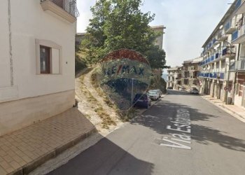 Edificio all\'aperto - Commercial Premises Via Reale Basilica
 
13, Monte Sant'Angelo - photo 11