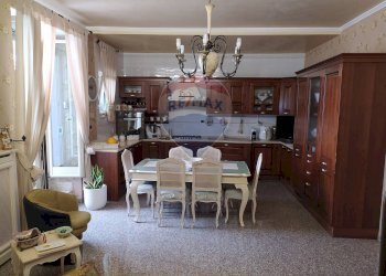 Sala da pranzo - Quadrilocale Via Giuseppe Verdi
 
89, Monte Sant'Angelo - foto 16