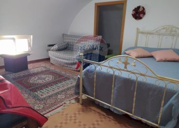 Camera / camera da letto - Quadrilocale Via Giuseppe Verdi
 
89, Monte Sant'Angelo - foto 26