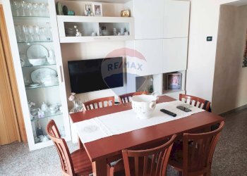 Sala da pranzo - Quadrilocale Via Giuseppe Verdi
 
89, Monte Sant'Angelo - foto 15