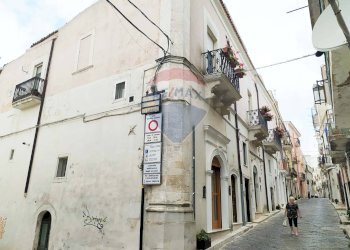 Edificio all\'aperto - Monolocale via Giuseppe Verdi
 
89, Monte Sant'Angelo - foto 3