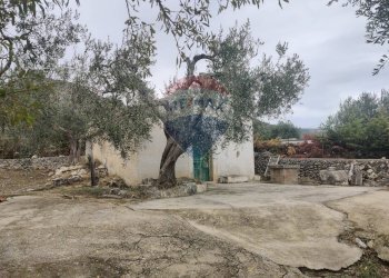 Non correlato - Magazzino Contrada Santa Lucia - MW6R+Q2F, Monte Sant'Angelo - foto 3