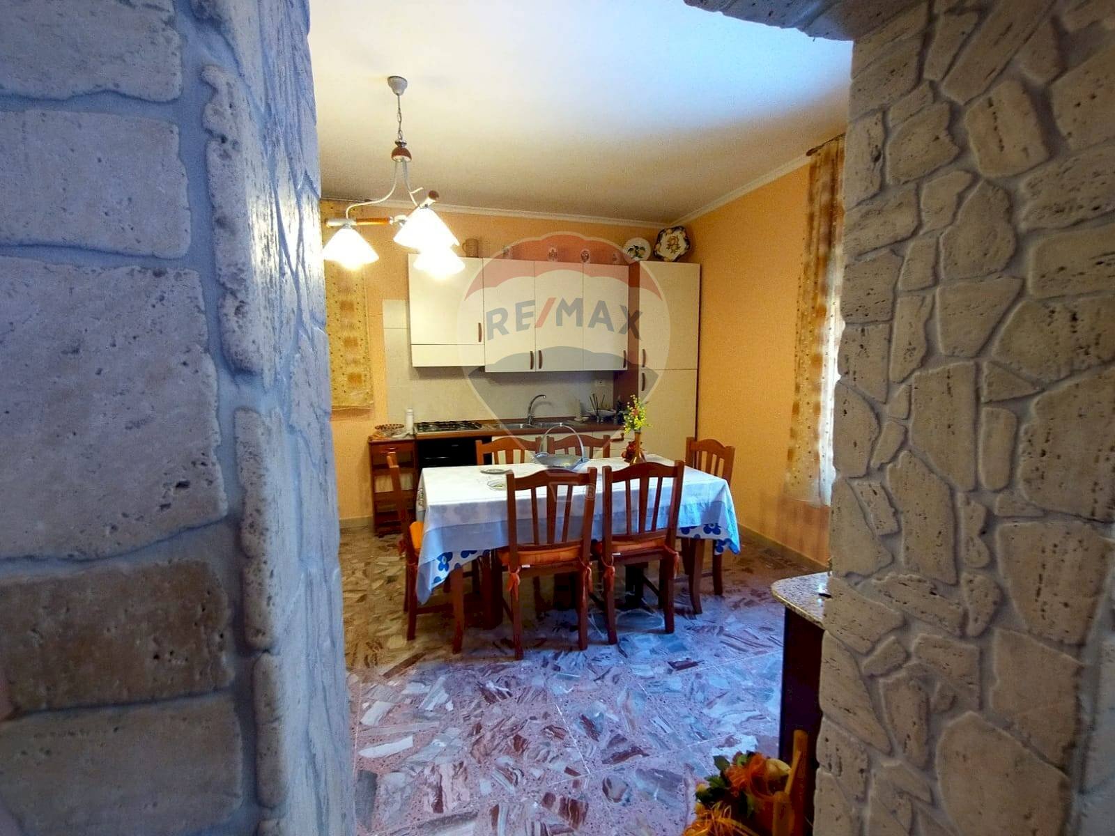 Sala da pranzo - Casa indipendente Via De Girolamo
1, Faeto - foto 2