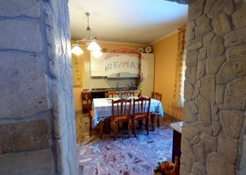 Sala da pranzo - Casa indipendente Via De Girolamo
 
1, Faeto - foto 2