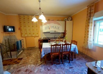 Sala da pranzo - Casa indipendente Via De Girolamo
 
1, Faeto - foto 3