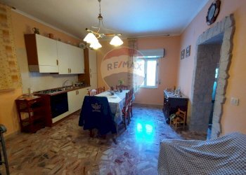 Sala da pranzo - Casa indipendente Via De Girolamo
 
1, Faeto - foto 4