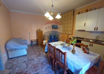 Sala da pranzo - Casa indipendente Via De Girolamo
 
1, Faeto - foto 9