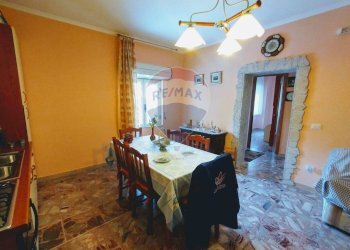 Sala da pranzo - Casa indipendente Via De Girolamo
 
1, Faeto - foto 13