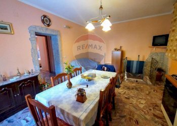 Sala da pranzo - Casa indipendente Via De Girolamo
 
1, Faeto - foto 18