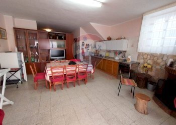 Sala da pranzo - Casa indipendente Via De Girolamo
 
1, Faeto - foto 22