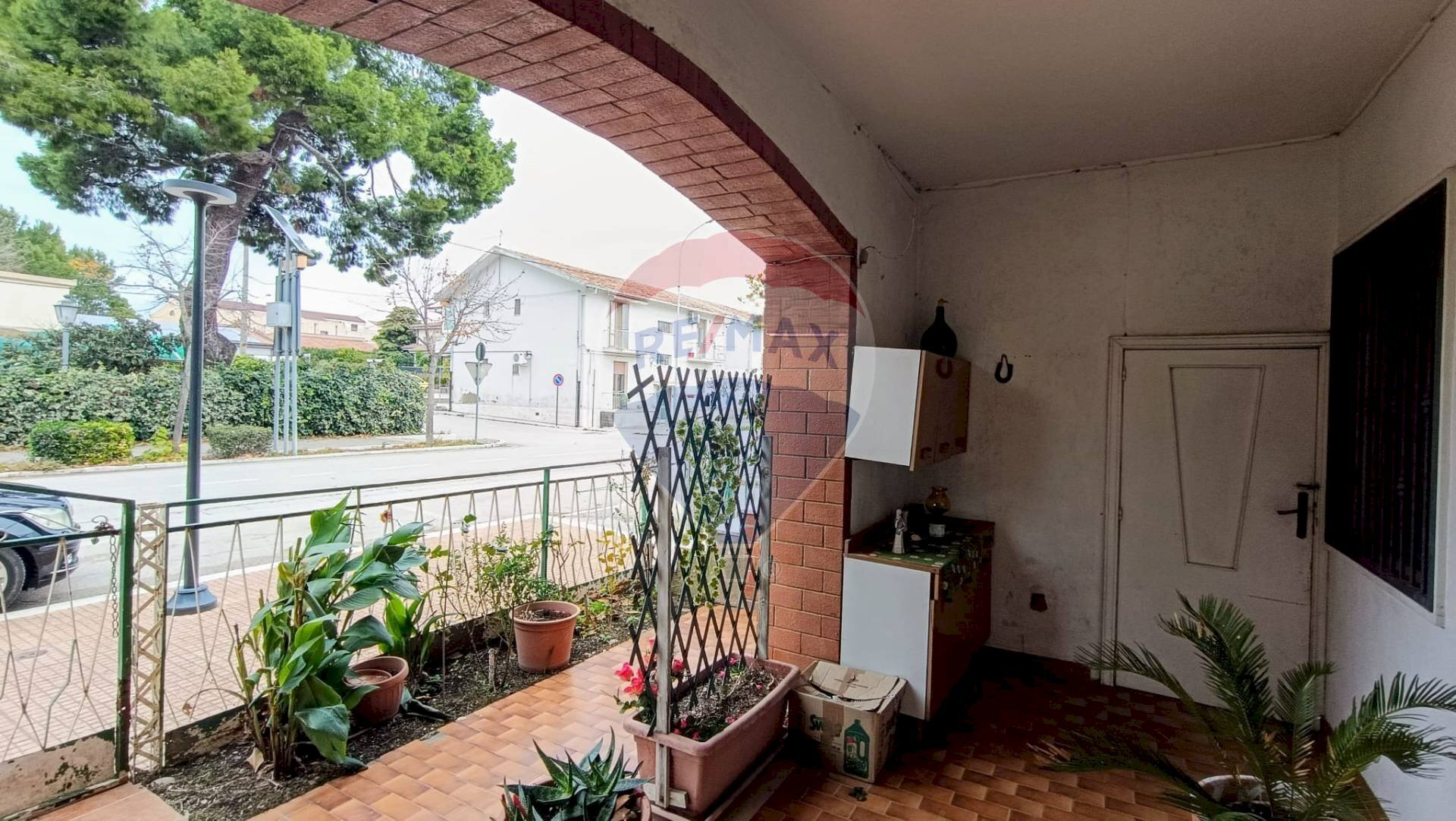 Terrazza - Independent house Via Roma
 
65, Castelluccio dei Sauri - photo 1