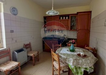 Sala da pranzo - Independent house Via Roma
 
65, Castelluccio dei Sauri - photo 4