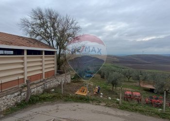 Edificio all\'aperto - Independent house Via Roma
 
65, Castelluccio dei Sauri - photo 19