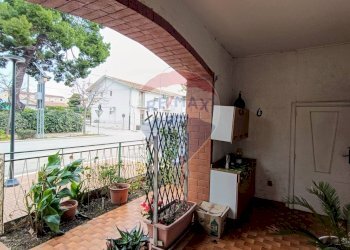 Terrazza - Independent house Via Roma
 
65, Castelluccio dei Sauri - photo 1