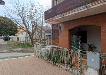 Casa all\'aperto - Independent house Via Roma
 
65, Castelluccio dei Sauri - photo 2