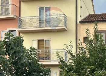 Edificio all\'aperto - Casa indipendente Vicolo II Rione Paglia
 
5, Monteleone di Puglia - foto 4