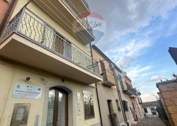 Edificio all\'aperto - Casa indipendente Vicolo II Rione Paglia
 
5, Monteleone di Puglia - foto 3