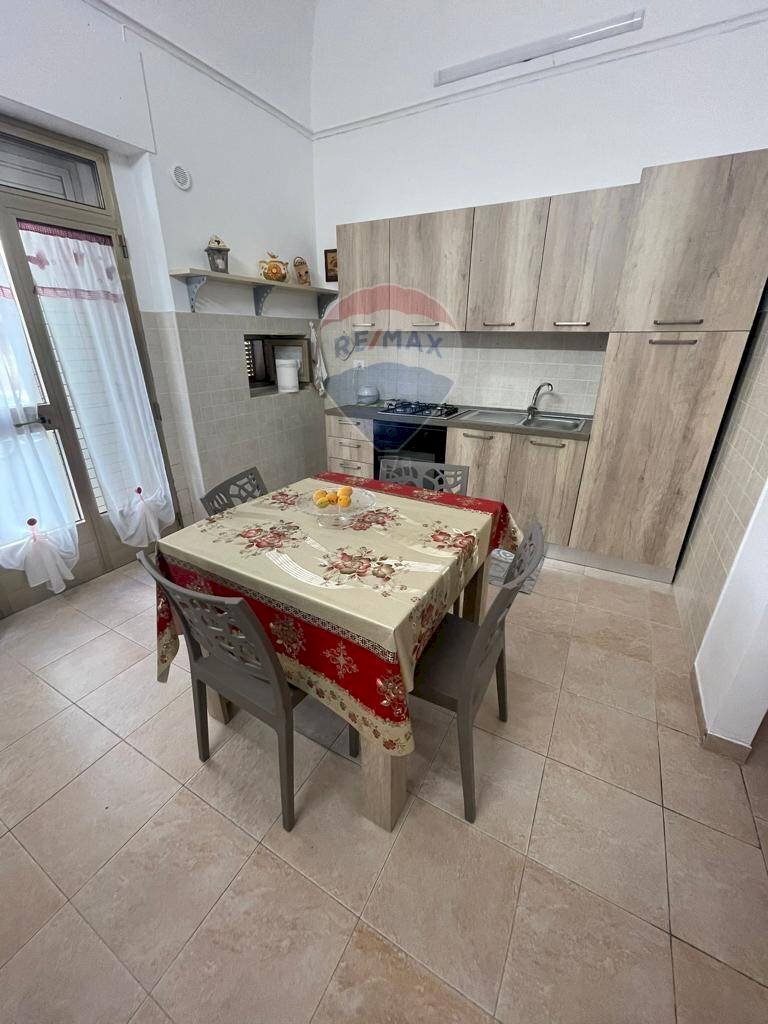 Sala da pranzo - Casa indipendente Via Domenico Fioritto
 
18, Manfredonia - foto 3