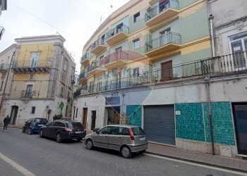 Edificio all\'aperto - Quadrilocale Corso Vittorio Emanuele III
 
128, Monte Sant'Angelo - foto 2