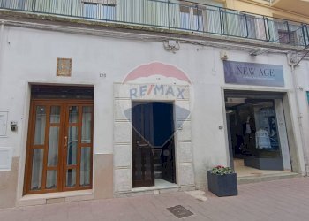 Edificio all\'aperto - Quadrilocale Corso Vittorio Emanuele III
 
128, Monte Sant'Angelo - foto 3