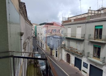 Edificio all\'aperto - Quadrilocale Corso Vittorio Emanuele III
 
128, Monte Sant'Angelo - foto 1