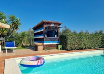 Piscina - Agriturismo Cecina - foto 14